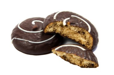 Beyaz bir arka plan üzerinde izole çikolatalı kurabiye