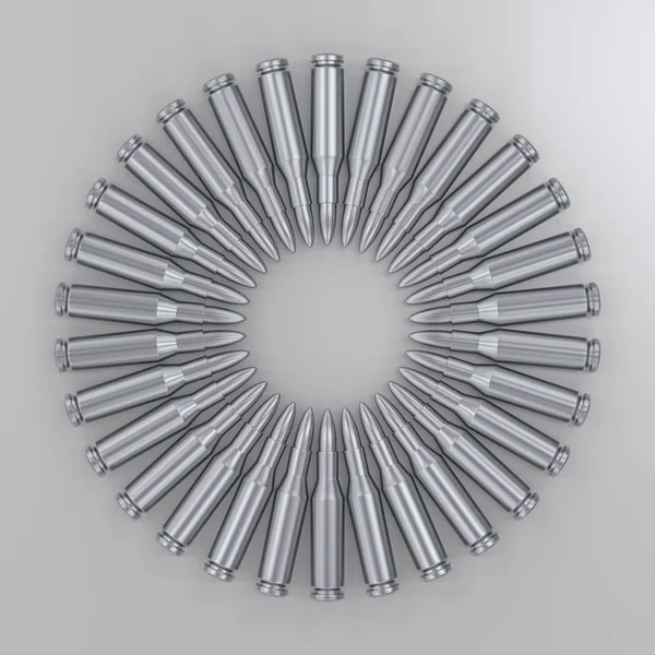 Beyaz arka plan üzerinde krom tüfek mermi halkası