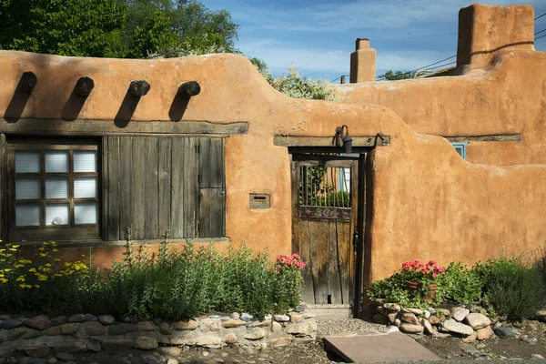 Einfahrt nahe der Canyonstraße in Santa Fe — Stockfoto