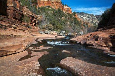 Oak Creek at Rock slayt Devlet Park ön plana Coconino Ulusal