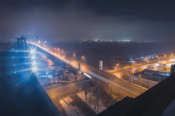 Vista del Dnipropetrovsk di notte dal tetto — Foto Stock