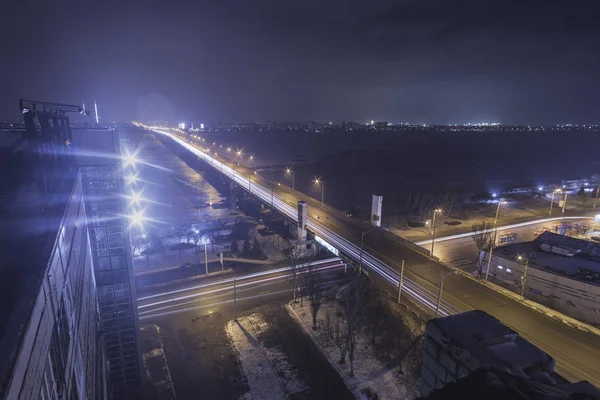 Kilátás a tetőről éjjel Dnyipropetrovszk — Stock Fotó