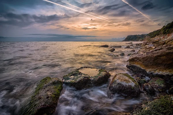 Zee rotsachtige kust — Stockfoto