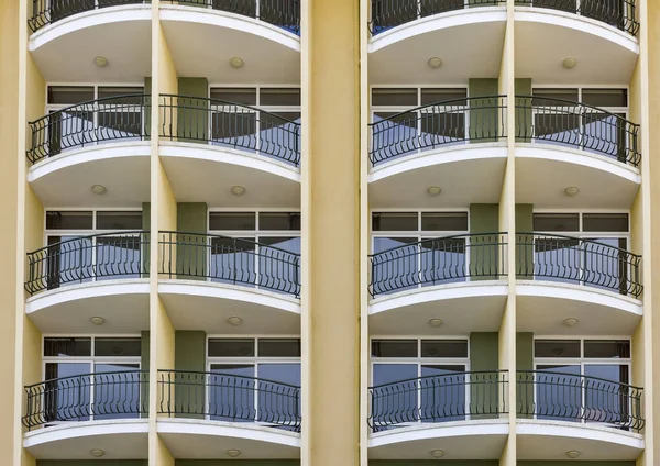 Repeating pattern of windows — Stock Photo, Image