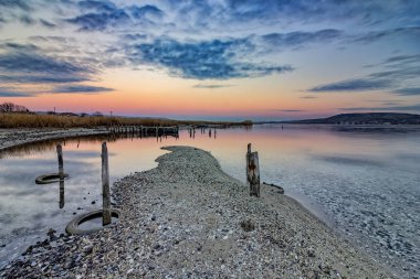 Gün batımında göl