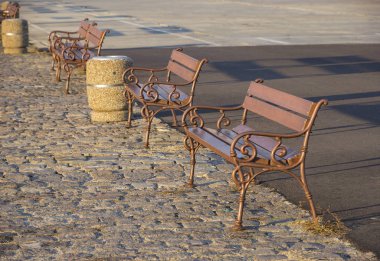 Boş ahşap park banklar