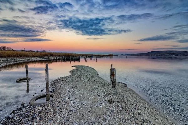 Gün batımında göl