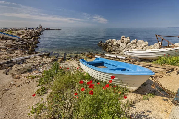 Barco sobre arena marina — Foto de Stock