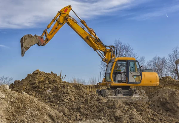 Escavatore in azione — Foto Stock