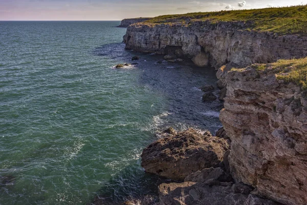 Beauté côte rocheuse — Photo