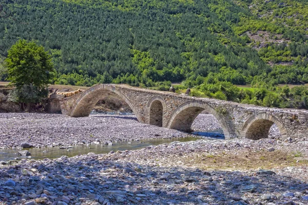 Alte römische Steinbrücke — Stockfoto