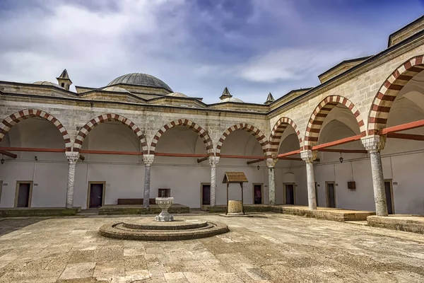 Edirne, Turquía - 02 de mayo de 2015. El Complejo del Sultan Bayezid II Health Museum, es un museo hospitalario de la Universidad de Trakya, situado en Edirne, Turquía. . — Foto de Stock