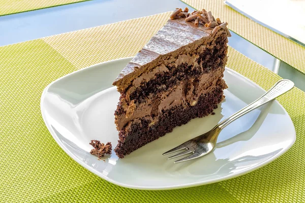 섬세 한 조각의 초콜릿 케이크 — 스톡 사진
