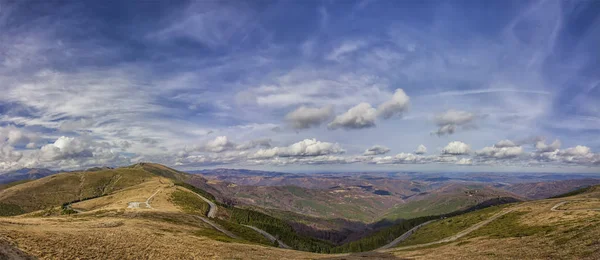 Панорамний гірський ландшафт . — стокове фото