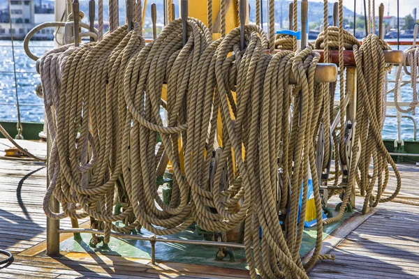 Marina zeilboot touwen. — Stockfoto