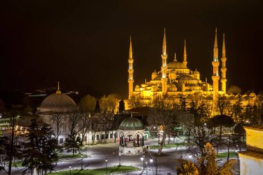 Sultan Ahmed Camii Sultanahmet Camii bilinen tarihi cami Istanbul, Türkiye'de geceleri oluyor.