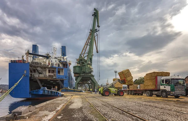 Arbeit im Hafen. — Stockfoto