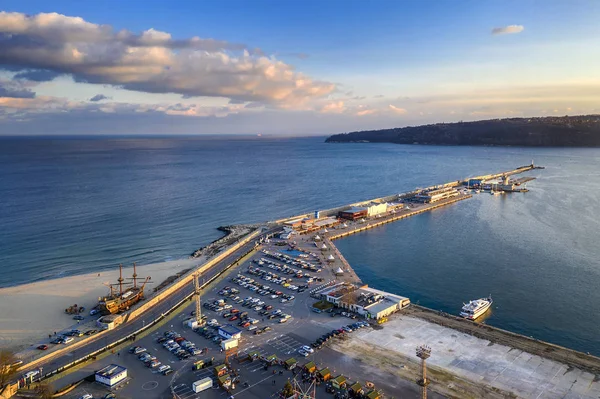 Puerto y rompeolas — Foto de Stock