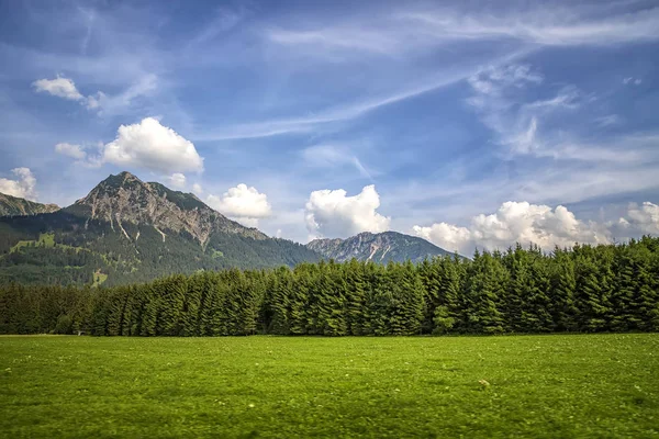 Гірський масив природний ландшафт . — стокове фото