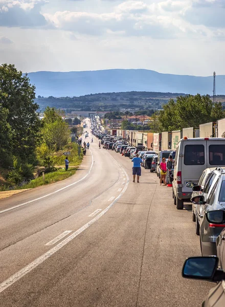 トルコ国境 トルコ 2019年8月30日 国境を越えるために長い列で待っているトラックや車 — ストック写真