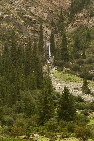 Kirghizistan, montagne, fiumi, cascate, paesaggio montano, paesaggio montano — Foto Stock