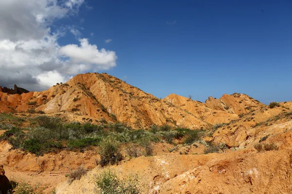 Arcilla, arcilla, arcilla roja, paisaje, naturaleza, paisaje de fantasía, cuento de hadas — Foto de Stock