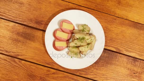 Cena de papa muy deliciosa, horneada en el horno . — Vídeos de Stock