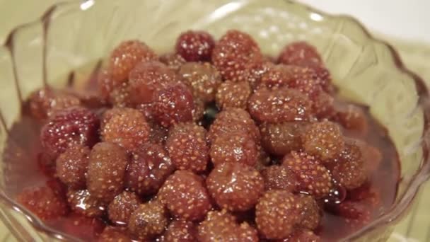 Marmellata rossa fragola da vicino. Rotazione del ciclo — Video Stock