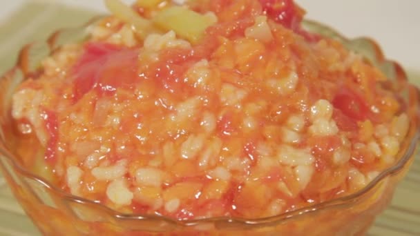 Comida vegetariana con arroz y verduras — Vídeos de Stock