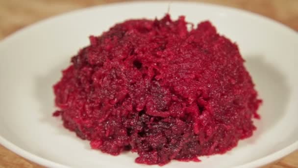 Grated homemade salad of beetroot close up — Stock Video