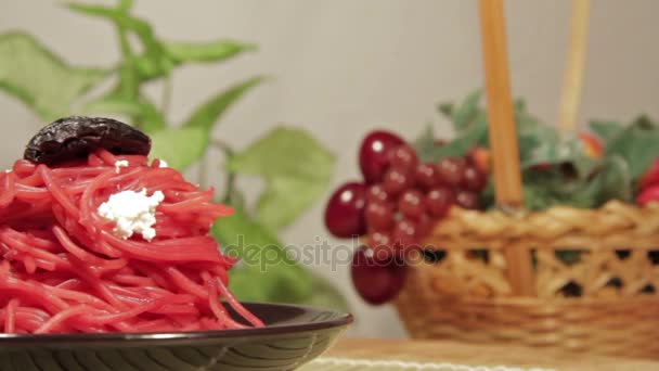 Vegetarian pasta with beetroot sauce, prunes and cheese. — Stock Video