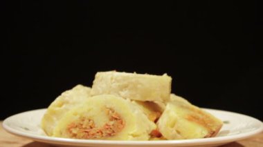 Patates sebze doldurma ile alır. Diyet vejetaryen yemek.