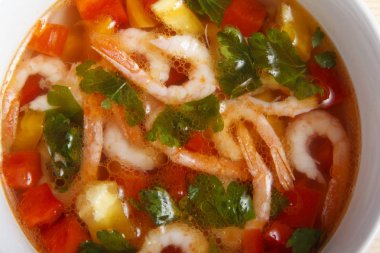 Karides ile taze sebze çorbası