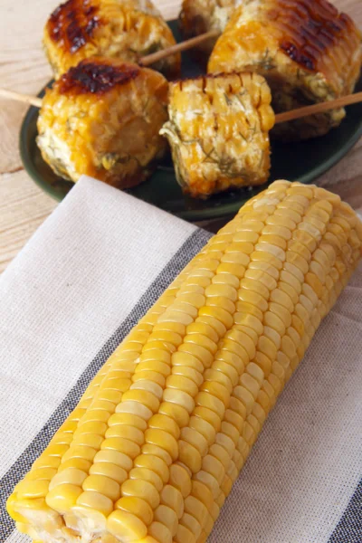 Corn cobs cooked on a grill — Stock Photo, Image