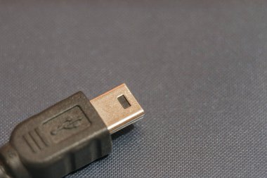 Smartphone-e doğru bağlamak için mikrop Usb bağlamak