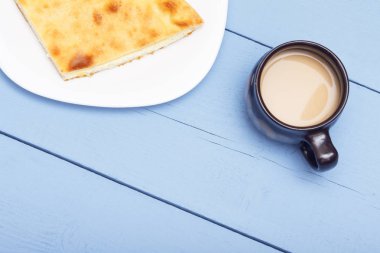 Sıcak çay veya sütlü kahve sabah snack sağlıklı ve lezzetli pasta. Metin için yer Kopyala yer