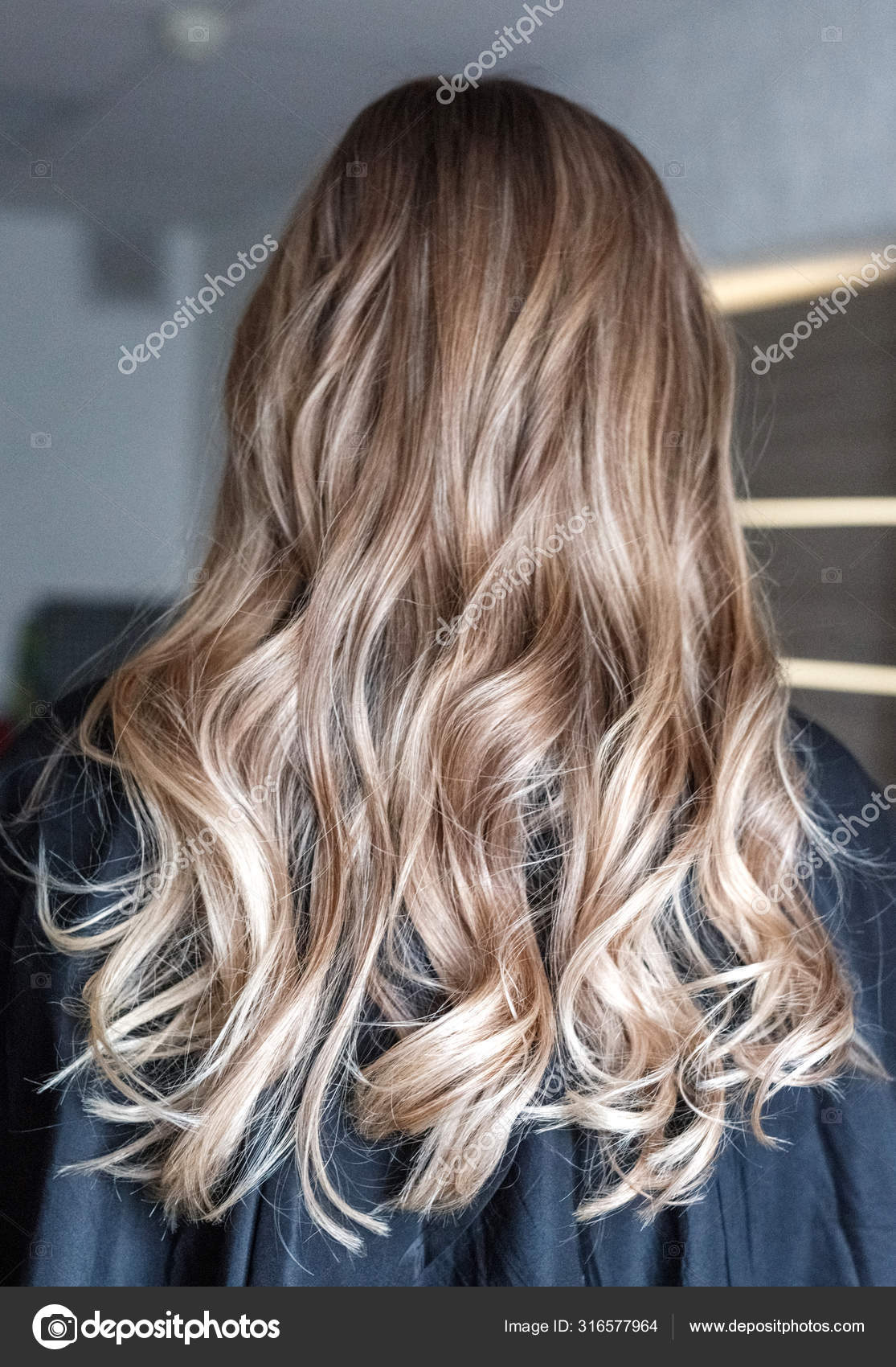 Hairstyle ombre color .Highlight hair Stock Photo by  © 316577964