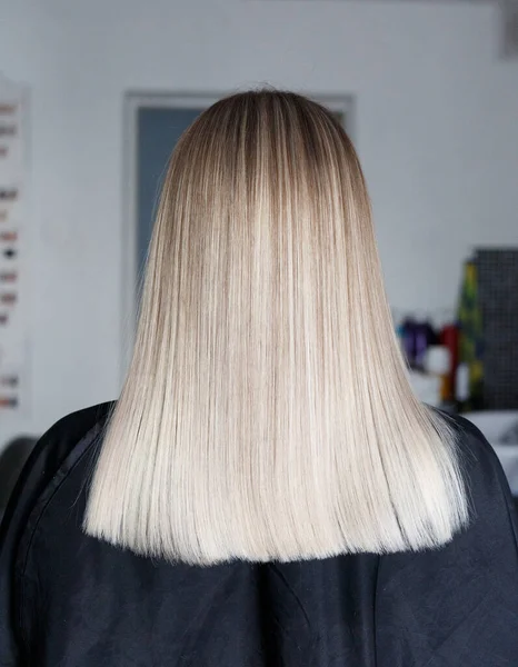 Blond vlasy s profesionální barvou vlasů airtouch - Stock obrázek