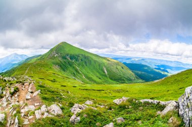 En yüksek dağ Ukrayna Hoverla 2061 m. Chornogora ridge, Ukrayna.