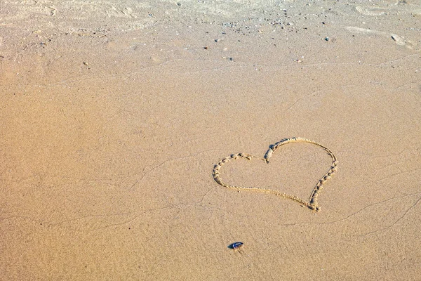 Kuma yazılı bir kalp simgesi. — Stok fotoğraf