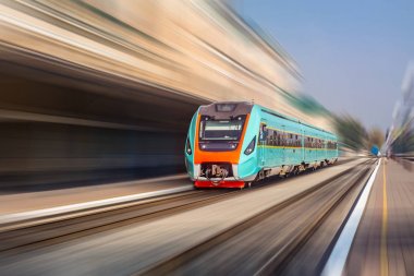 tren istasyonunda tren.