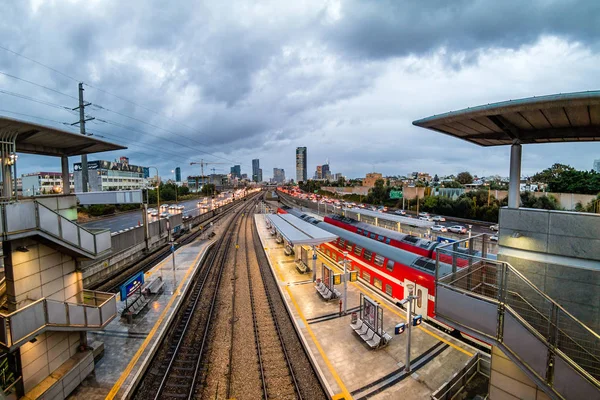 Visa till järnvägsstationen i Tel Aviv. — Stockfoto