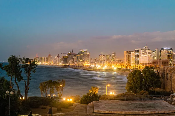 Tel aviv. nacht uitzicht vanaf jaffa. — Stockfoto