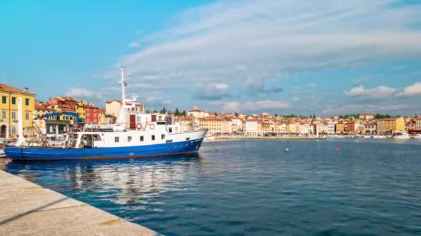 Rovinj クロアチア 2019年10月4日 Time Lapse イストリア半島の旧沿岸の町ロヴィニの港 — ストック動画