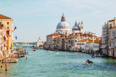 İtalya Venedik 'te Büyük Kanal ve Basilica Santa Maria della Salute manzarası
