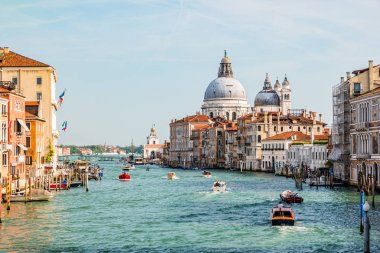 İtalya Venedik 'te Büyük Kanal ve Basilica Santa Maria della Salute manzarası