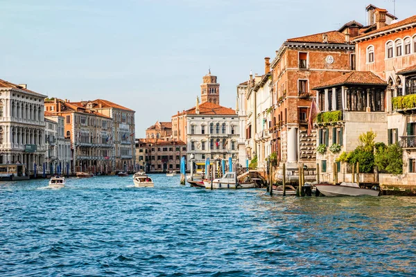 Vista do famoso Grande Canal em Veneza, Itália — Fotografia de Stock
