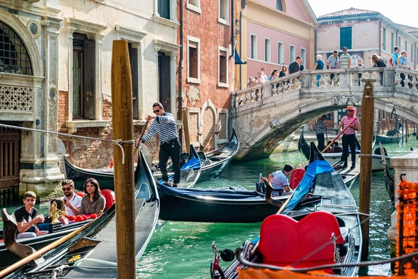 在威尼斯，意大利传统运河街 — 图库照片