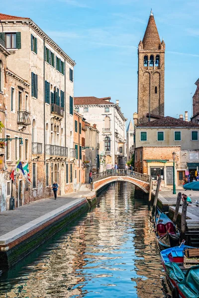 Traditional canal street in Venice, Italy — Stock Photo, Image