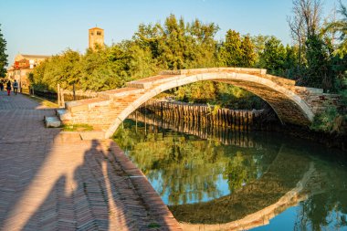 Ponte del diavolo - İtalya, Venedik yakınlarındaki küçük Torcello adasında Şeytan Köprüsü